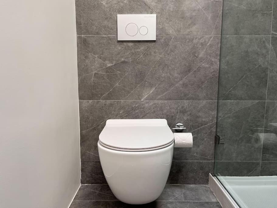 New Ample And Cozy One Bedroom Apt In Brooklyn At Rem-Casa نيو يورك المظهر الخارجي الصورة